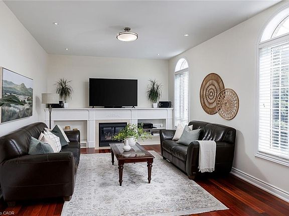 2nd image of 147 Innville Cres