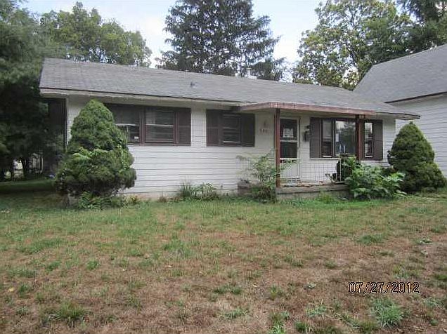1st image of 560 Pleasant St