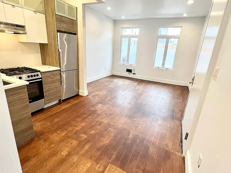 38 Catherine St #1R — Photo 1