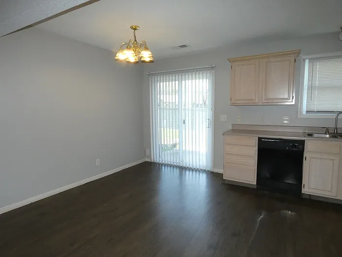 10632 N Locust Ct — Photo 6