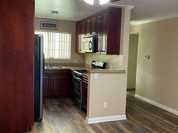 4th image of 5510 Owensmouth Ave APT 106