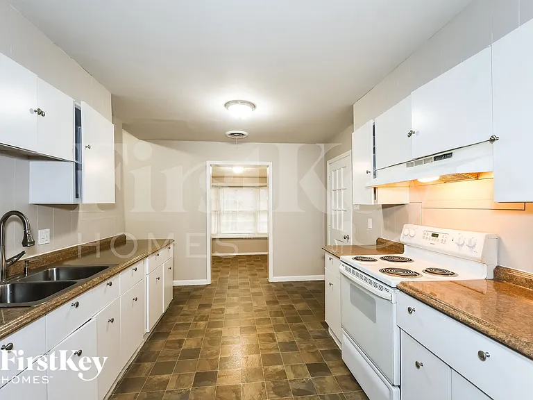 9846 Rivermont Dr — Photo 9