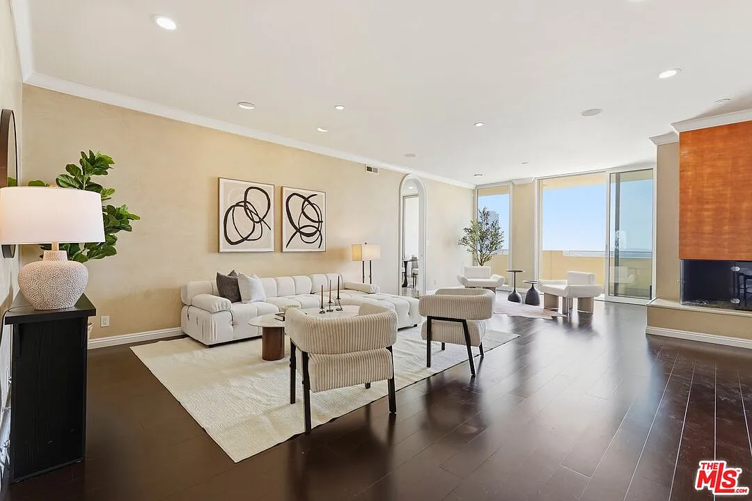 2 bed, 2.5 bath, 2011 sqft, $7,995 — Photo 3