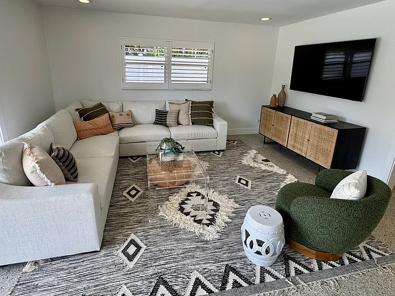 638 Geneva Pl — Photo 4