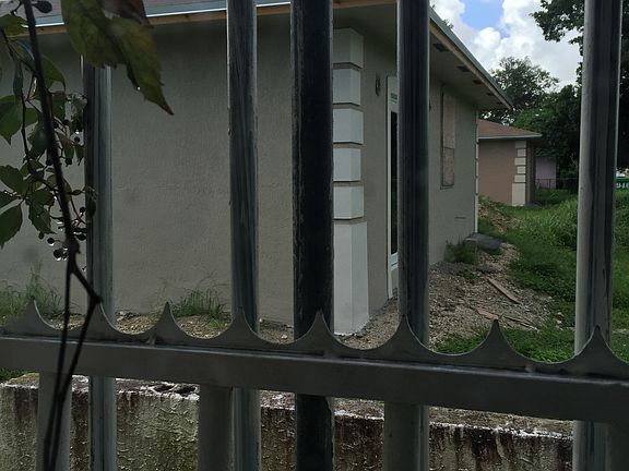 5th image of 7654 NW 17th Pl