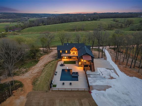 5th image of 21665 Griggs Rd