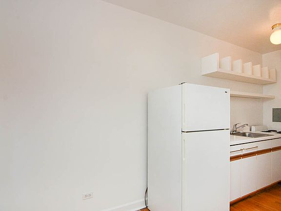 5th image of 3345 N Marshfield Ave #603
