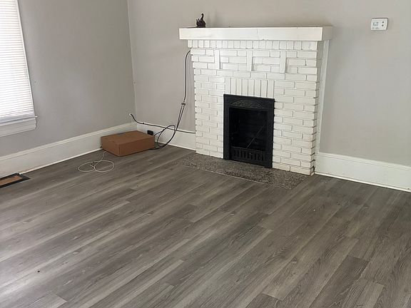 2nd image of 608 Everett Ln