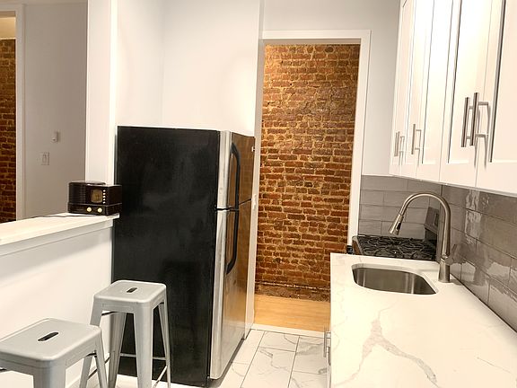 3rd image of 611 Flatbush Ave #B