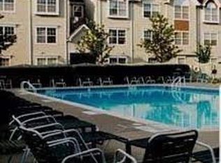 17 Edinburgh Ct, Edison, NJ 08820