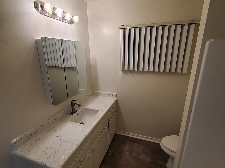 1325 E 7th St #10 — Photo 3