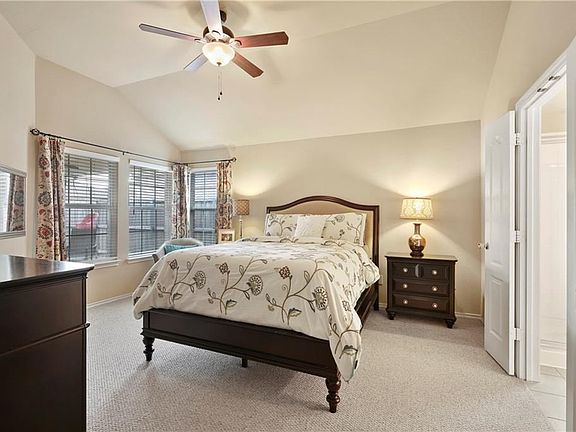 4th image of 303 Salsbury Dr
