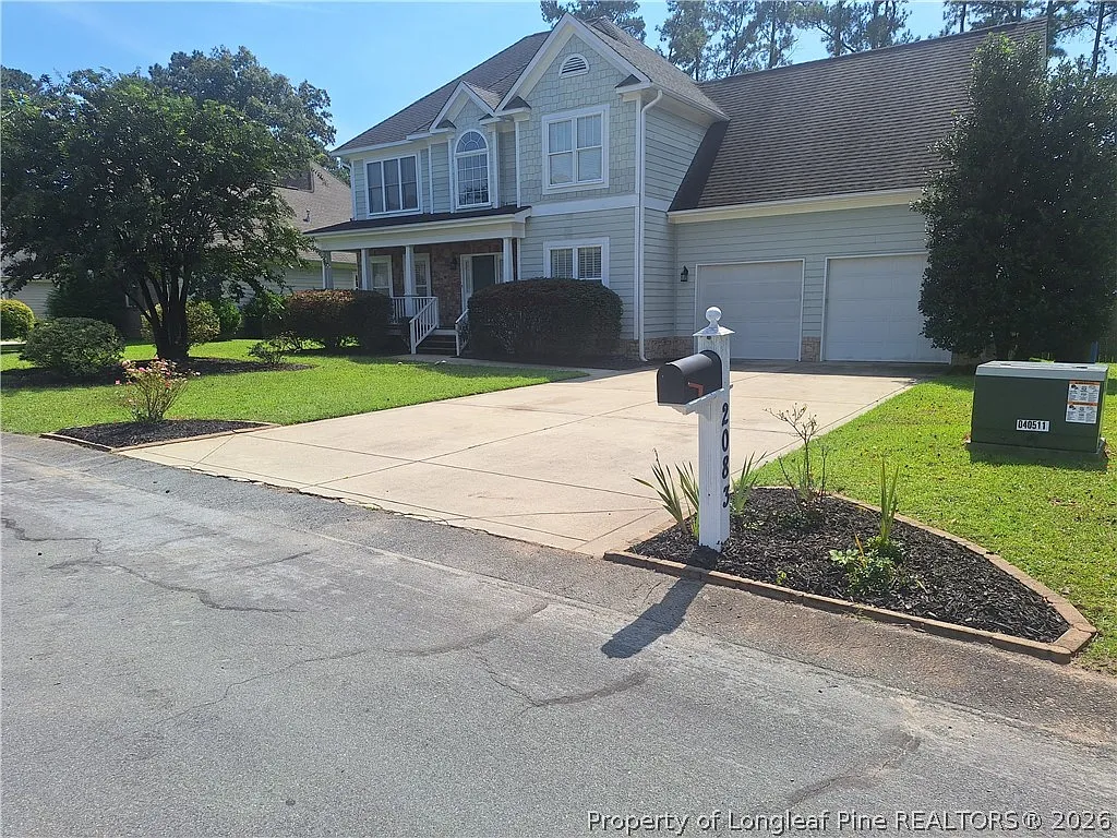4 bed, 2.5 bath, 2387 sqft, $2,300 — Photo 2
