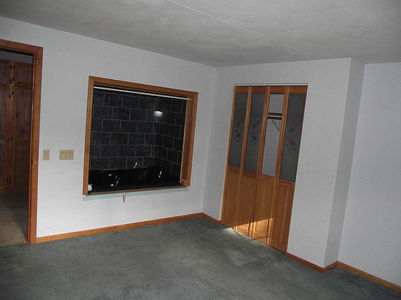 Bedroom/Whirlpool Tub