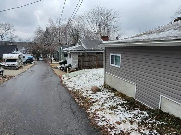 395 W Olden Ave, Coventry Township, OH 44319