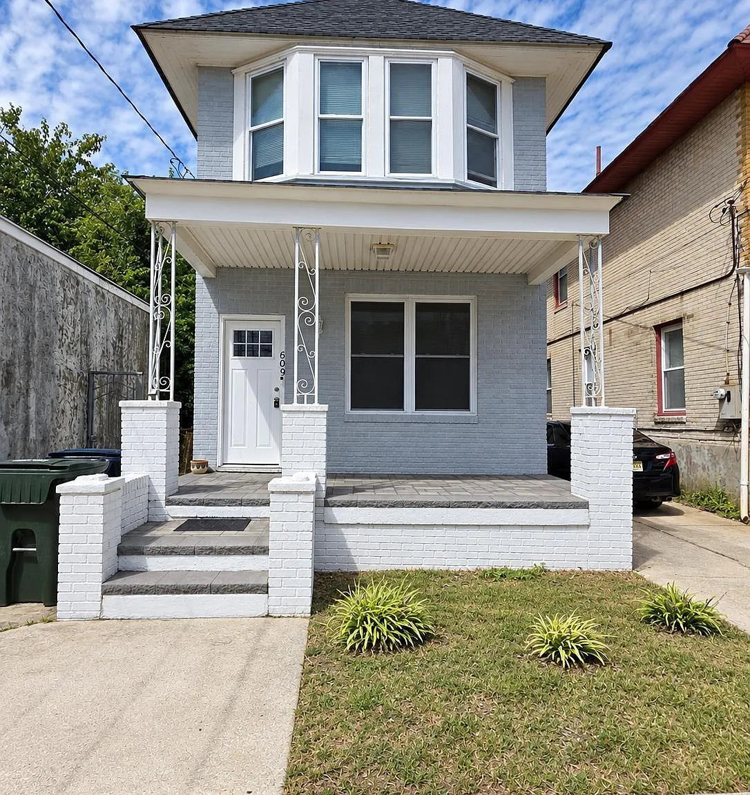 3 bed, 1.5 bath, 1486 sqft, $2,375 — Photo 1