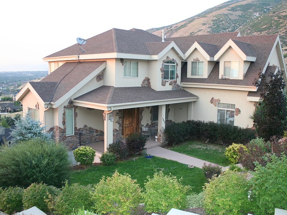 1st image of 1827 E Crimson Oak Dr