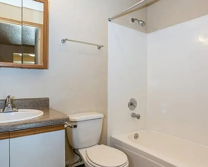 Brookside Gardens Apartments — Photo 9