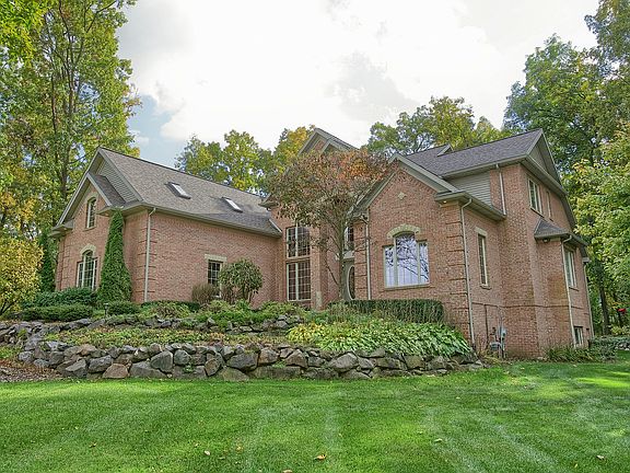 2nd image of 8165 Foldenauer Dr