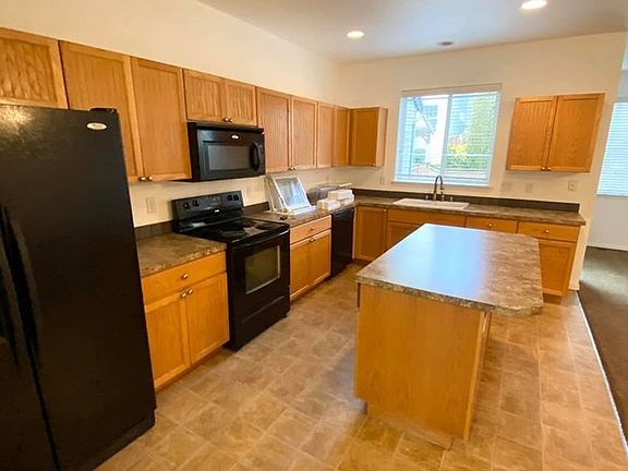 3rd image of 5804 NE 48th St