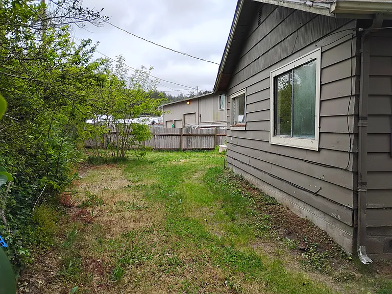 3813 S Coast Hwy — Photo 3