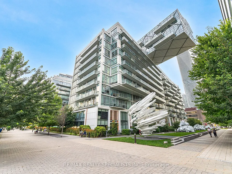 29 Queens Quay E #1118