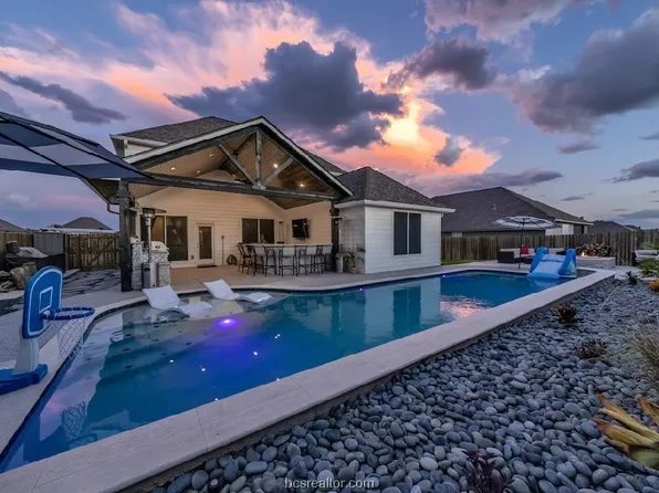 2020 Viva Rd, Bryan, TX 77807