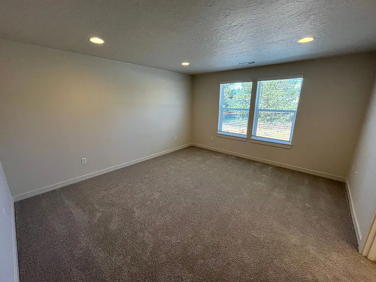 2539 NE Studio Rd — Photo 10