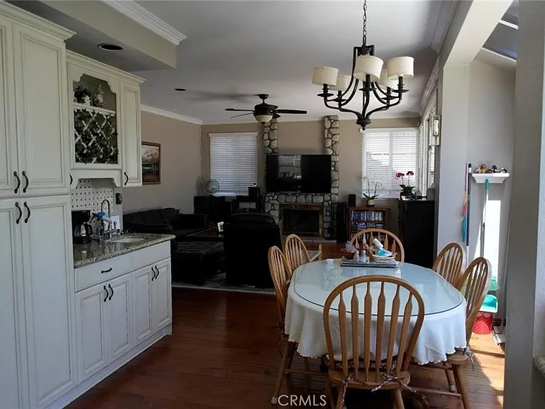 1854 Brooke Ln — Photo 9