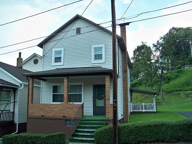 1st image of 121 Oak St