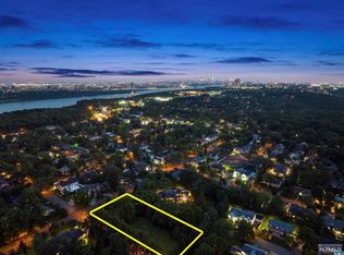 552 Summit St, Englewood Cliffs, NJ 07632