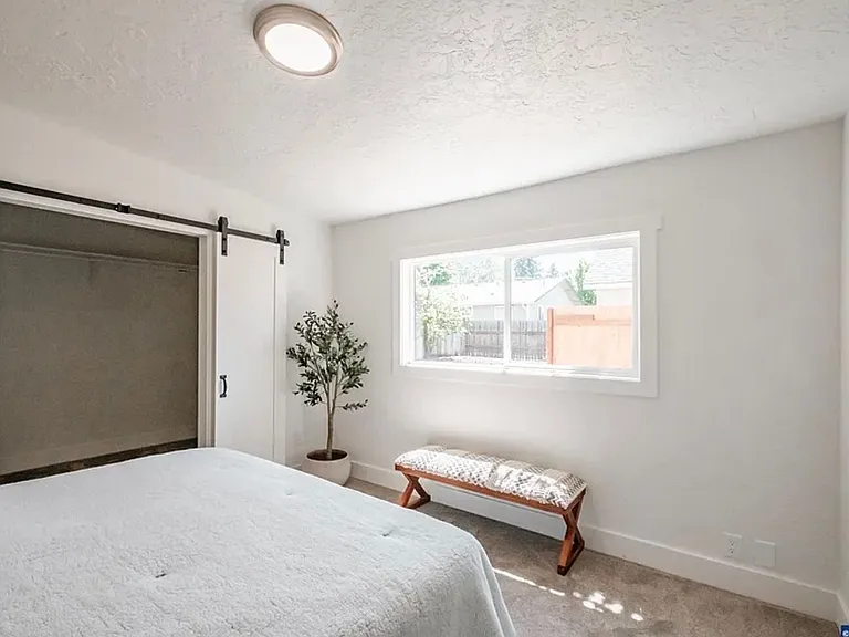 690 W Morton St — Photo 16