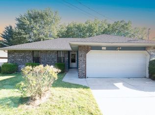 1674 E Dale St, Springfield, MO 65803