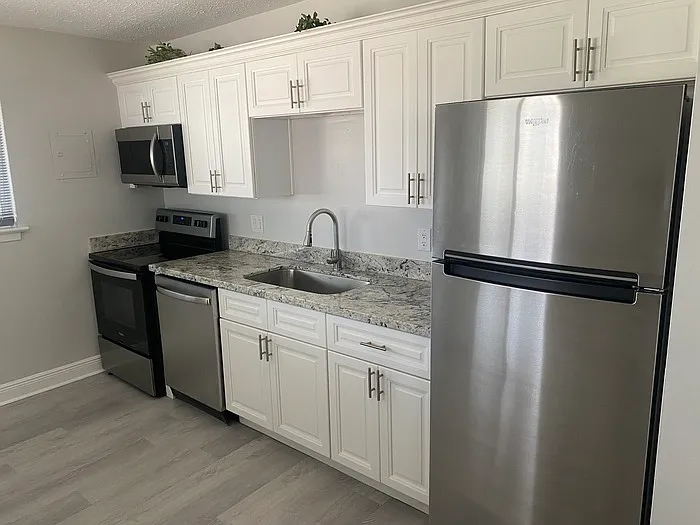 1 bed, 1.0 bath, $925 — Photo 2