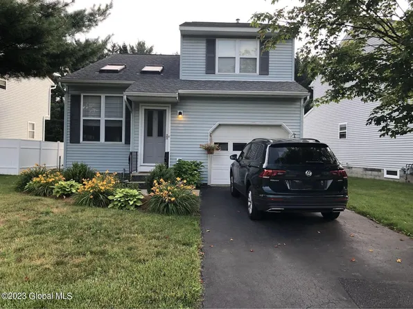 8 Wicken Square, Colonie, NY 12205