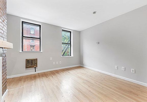 5th image of 506 E 6th St APT 5