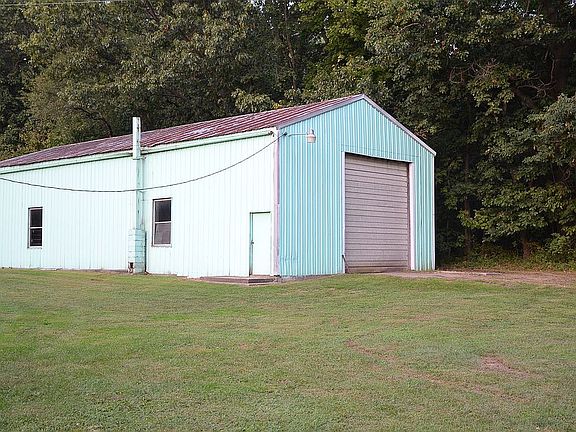 31 x 64 pole barn