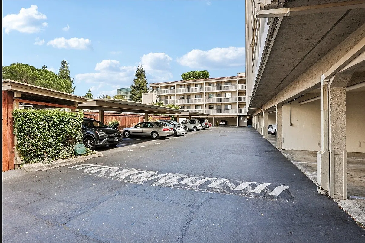 2 bed, 1025 sqft, $2,395 — Photo 4