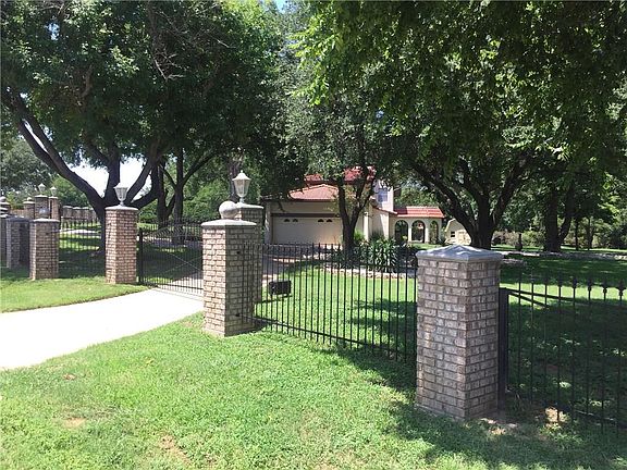 2nd image of 2324 Oak Knoll Dr