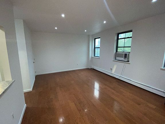 3rd image of 375 Cumberland St #3