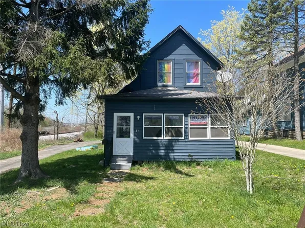 37 Magnolia Ave, Bedford, OH 44146