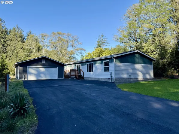 3390 Lakeshore Dr, North Bend, OR 97459