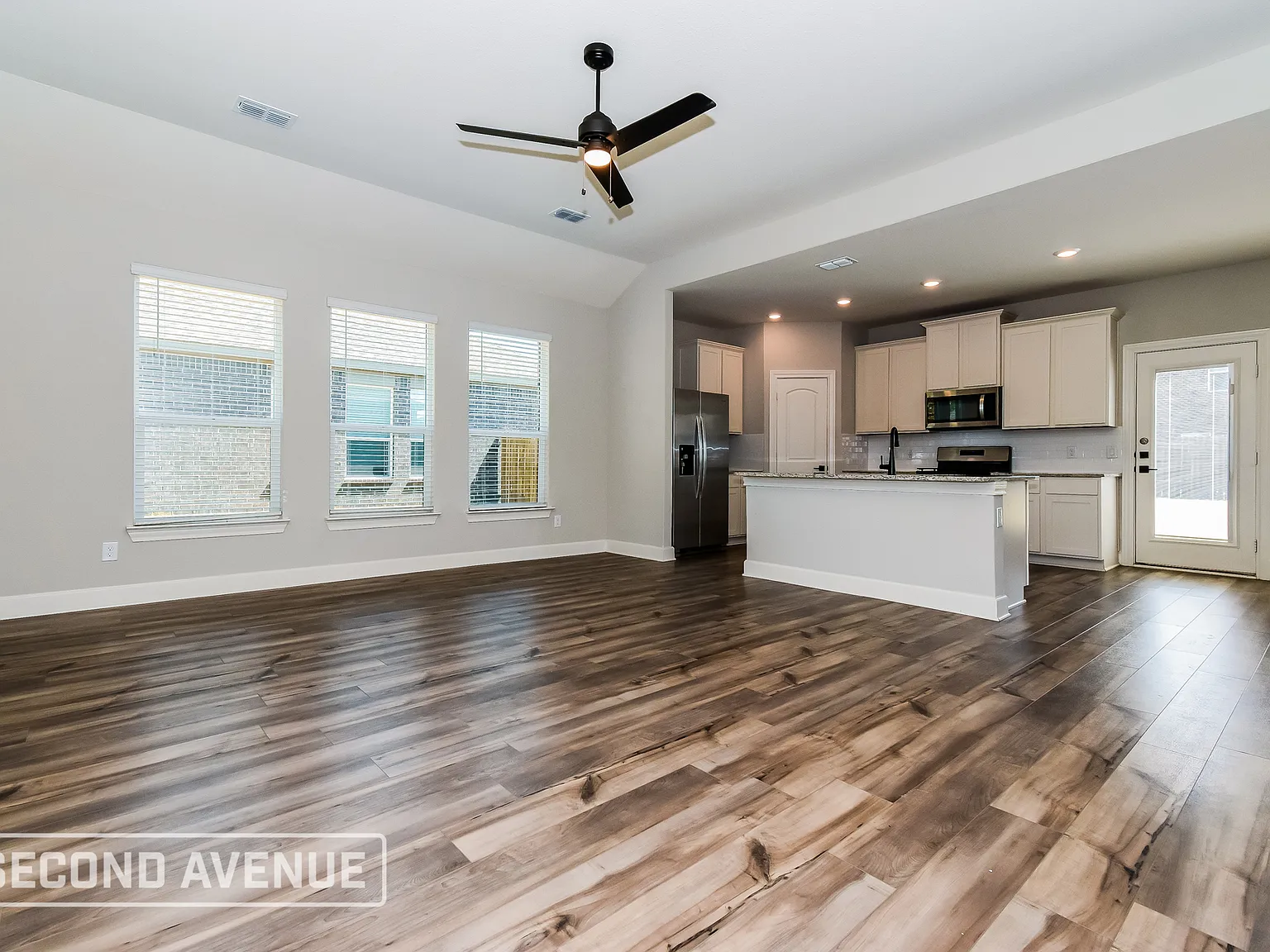 4 bed, 2.0 bath, 1801 sqft, $2,075 — Photo 4