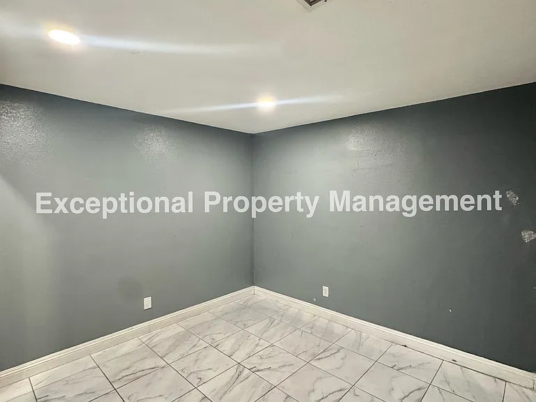 8047 Laurel Ave — Photo 11