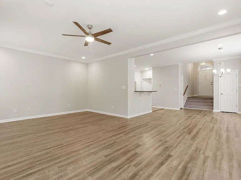 2031 Stone Brook Dr — Photo 8