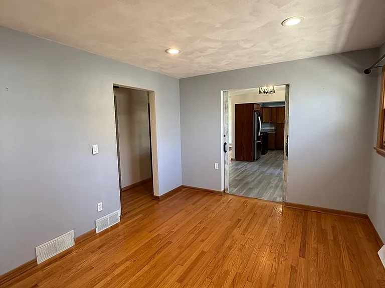 7734 E Rockton Rd — Photo 11