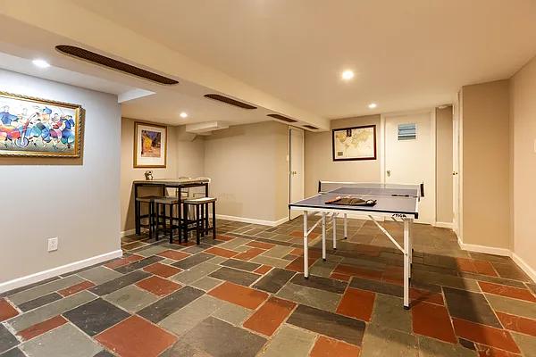 Sold by E Realty International Corp | media 20