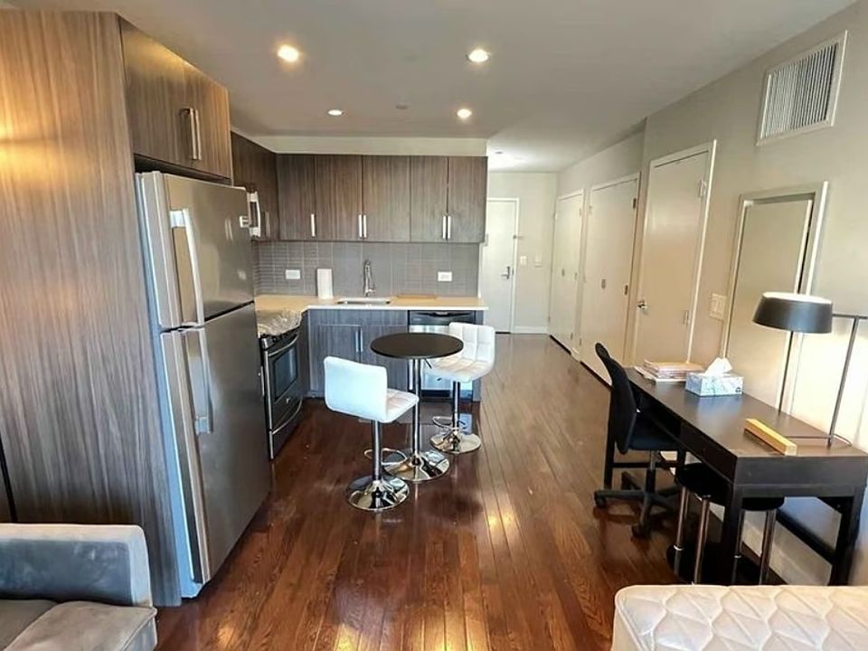 1st image of 12-15 Broadway #627