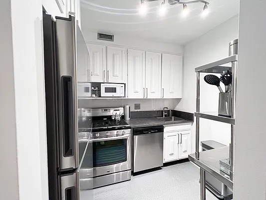 Rented by R New York | media 6