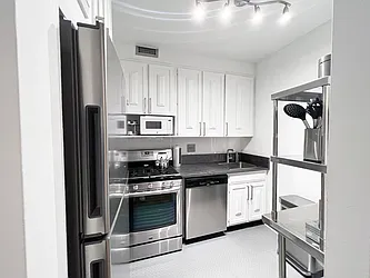 Rented by R New York